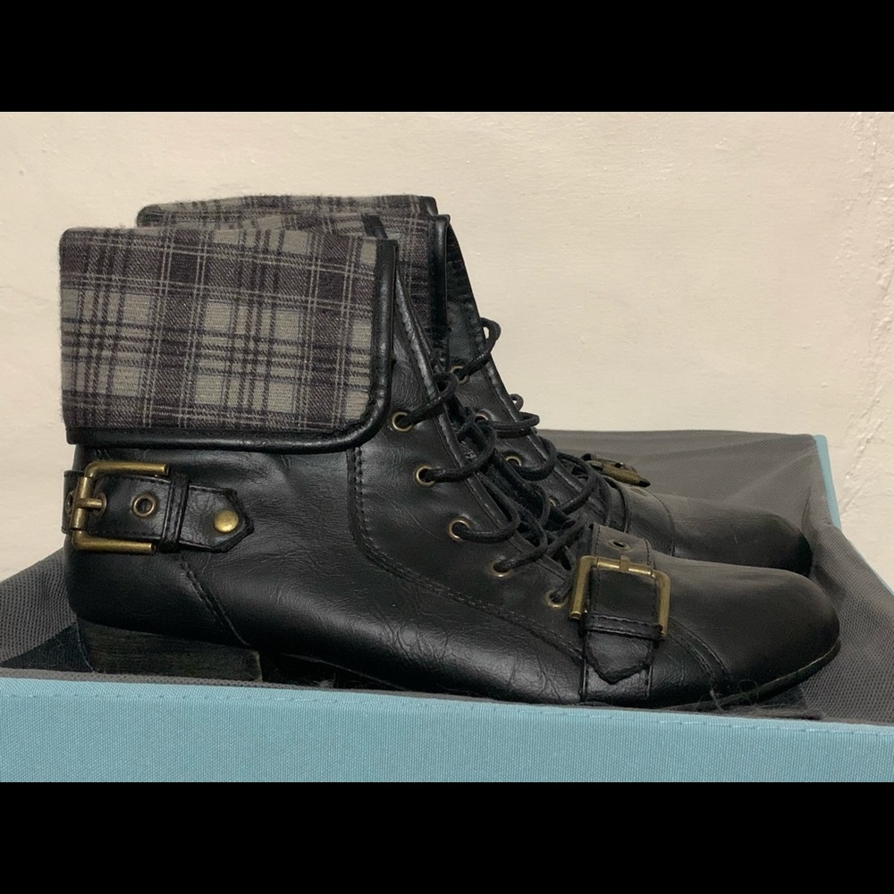 Modcloth Yogi black plaid accent ankle booties